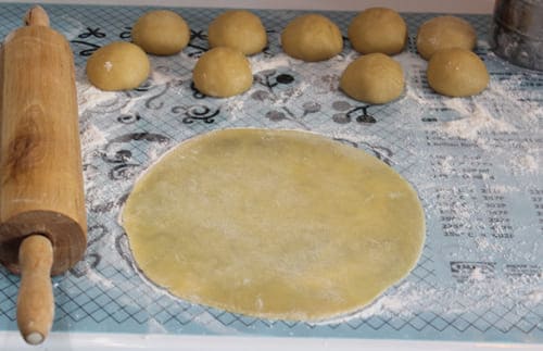 Рецепт торта Медовик: выпекание коржей